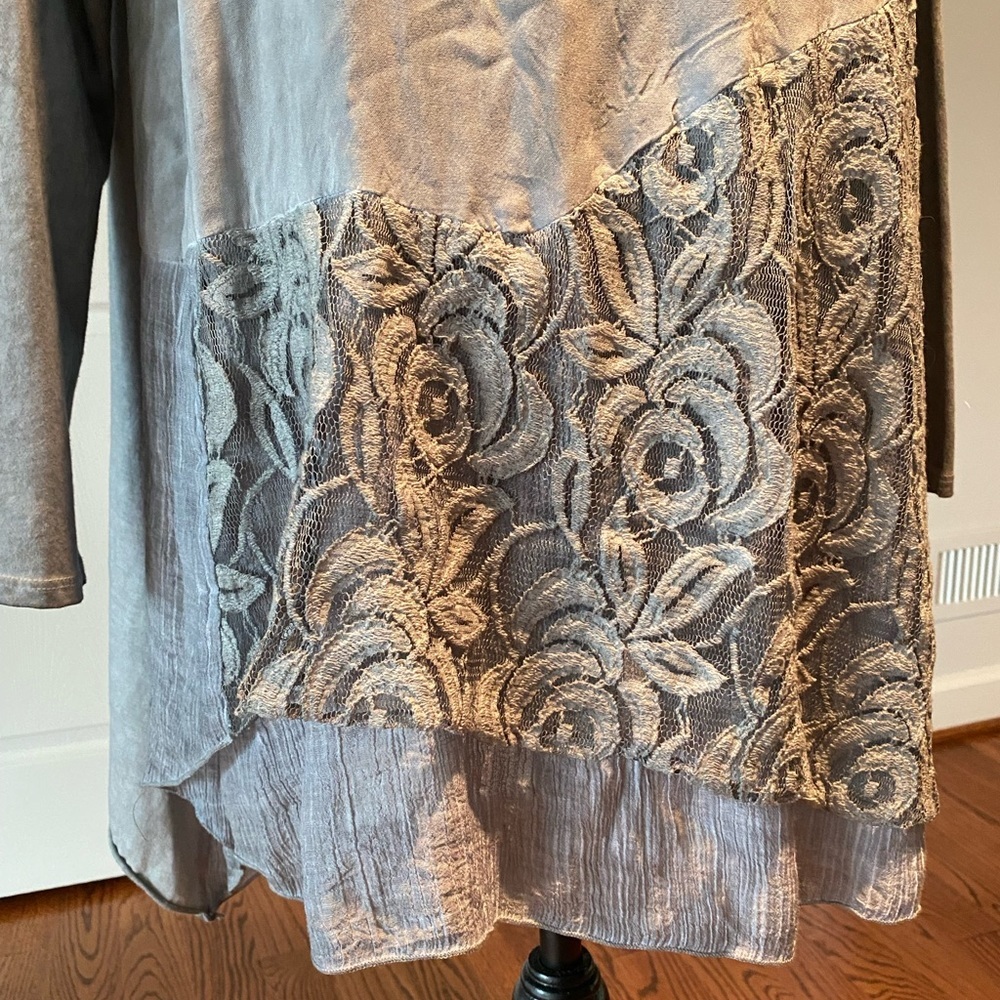 Forgotten Grace Tunic. XXL (1X) - Picture 7 of 11